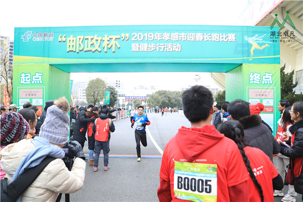 選手抵達(dá)終點